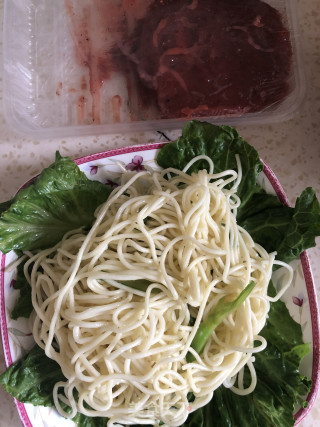 牛排拉面的做法步骤：1