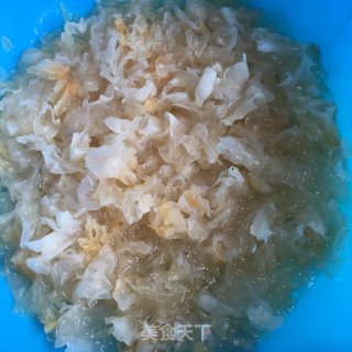 冰糖银耳桃胶羹的做法步骤：1