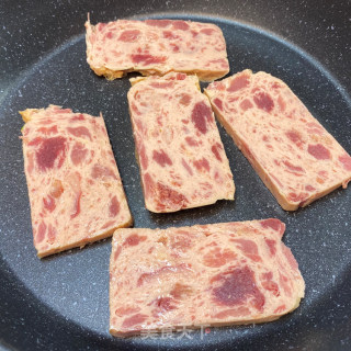 火腿猪肉鸡蛋卷饼的做法步骤：3