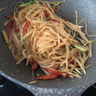 泡椒红皮土豆丝的做法步骤：11