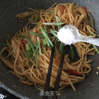 泡椒红皮土豆丝的做法步骤：14