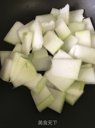 花蛤肉烧冬瓜的做法步骤：1