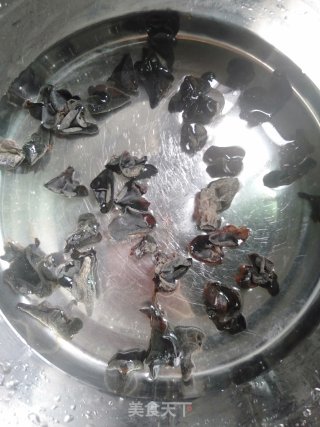 醋溜白菜的做法步骤：1