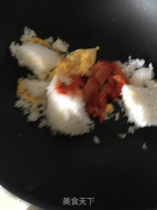 鸡蛋泡菜培根炒饭的做法步骤：4