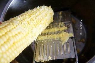 蒸嫩玉米羹的做法步骤：2