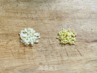 香干炒韭菜的做法步骤：2
