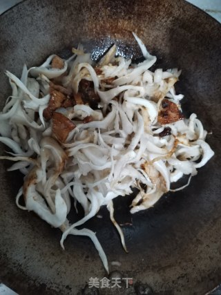 五花肉炒蘑菇的做法步骤：8