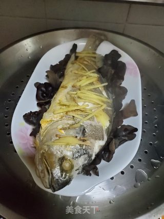 黑木耳蒸黄花鱼的做法步骤：5