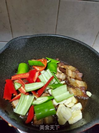 辣椒炒五花肉的做法步骤：7