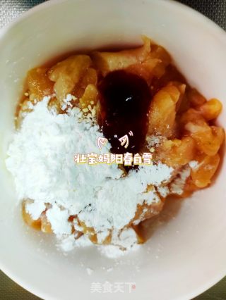 豌豆炒肉  青豆炒肉沫！新鲜豌豆炒鸡肉 ！全家都爱吃的营养简单快手菜！的做法步骤：2