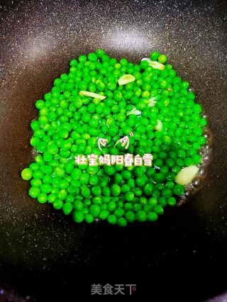 豌豆炒肉  青豆炒肉沫！新鲜豌豆炒鸡肉 ！全家都爱吃的营养简单快手菜！的做法步骤：8