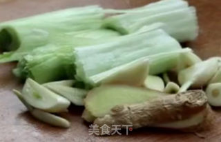 土豆炖排骨的做法步骤：3