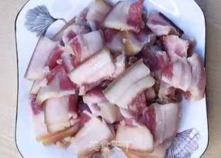 小炒五花肉的做法步骤：1