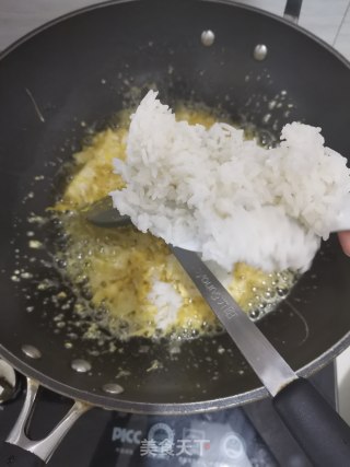 酱油炒饭的做法步骤：3