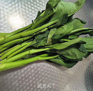 葱油菜芯的做法步骤：1