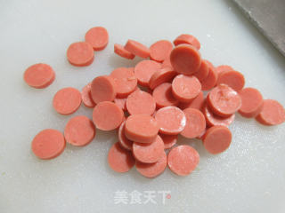 火腿肠芹菜蝴蝶面的做法步骤：2