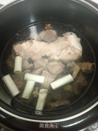 排骨汤的做法步骤：2