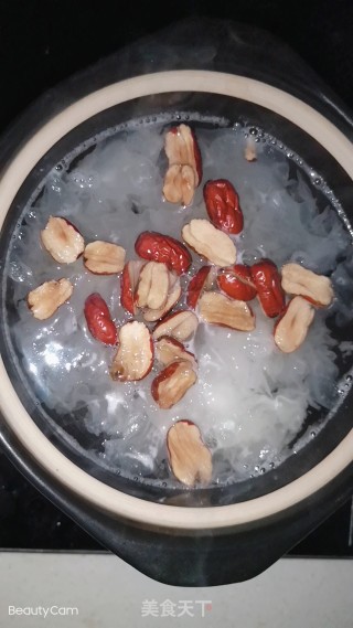 鲜银耳红枣羹的做法步骤：3