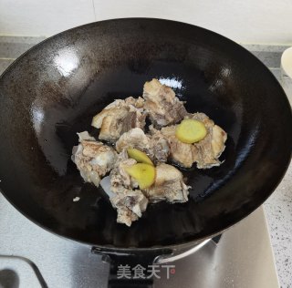 排骨莲藕汤的做法步骤：5