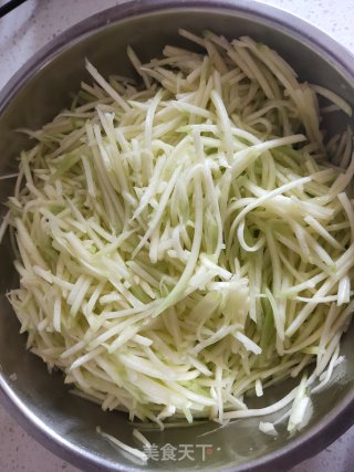 西葫芦虾仁水饺的做法步骤：5