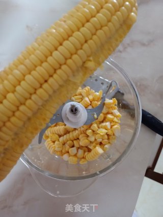 玉米饼的做法步骤：1