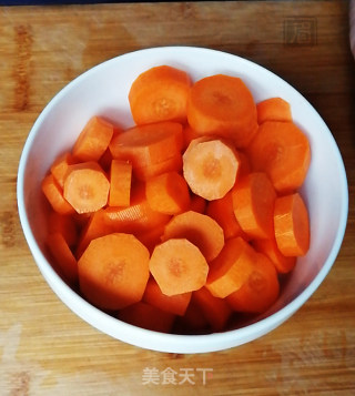 养乐多胡萝卜冰饮的做法步骤：1