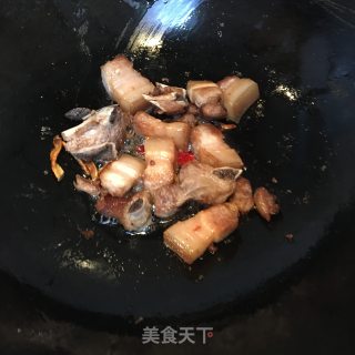 五花肉红烧甲鱼的做法步骤：3