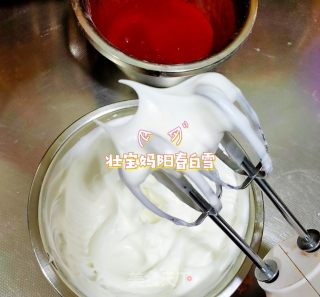 红丝绒戚风蛋糕！6寸戚风蛋糕胚！ 无泡打粉改良剂！在家轻松做出高颜值蓬松细腻的蛋糕的做法步骤：10