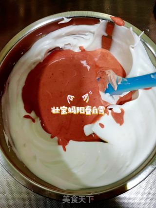 红丝绒戚风蛋糕！6寸戚风蛋糕胚！ 无泡打粉改良剂！在家轻松做出高颜值蓬松细腻的蛋糕的做法步骤：12