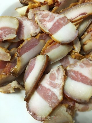 小炒腊肉的做法步骤：2