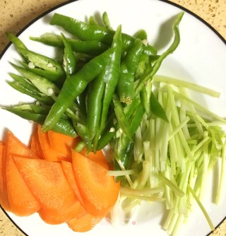小炒腊肉的做法步骤：4