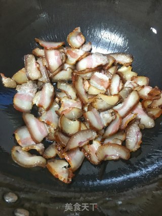小炒腊肉的做法步骤：7