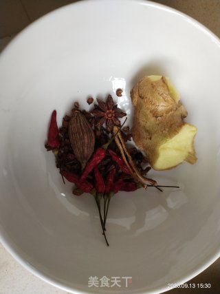田螺鸭脚煲的做法步骤：3