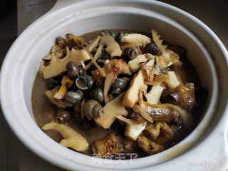 田螺鸭脚煲的做法步骤：19