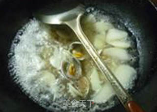 西兰花圆蛤萝卜汤的做法步骤：8