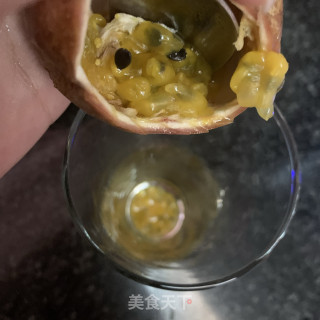 蜂蜜百香果的做法步骤：2