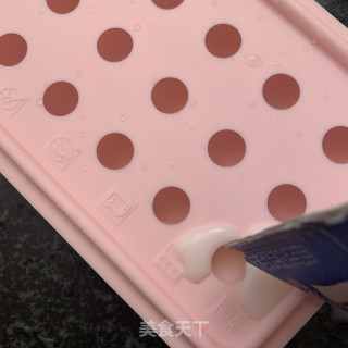 牛奶蜂蜜百香果的做法步骤：1