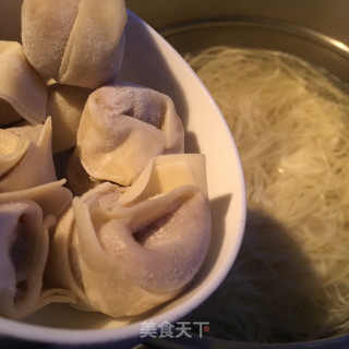 鲜虾馄饨竹升面的做法步骤：6