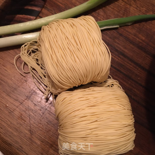 蚝油青菜竹升面的做法步骤：1
