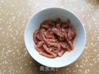 榨菜炒肉丝的做法步骤：1