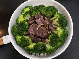 牛肉佐西兰花的做法步骤：25