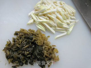咸菜茭白丝蛋白肉的做法步骤：3