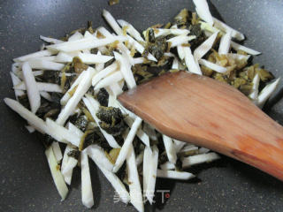 咸菜茭白丝蛋白肉的做法步骤：4