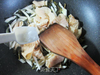 咸菜茭白丝蛋白肉的做法步骤：6