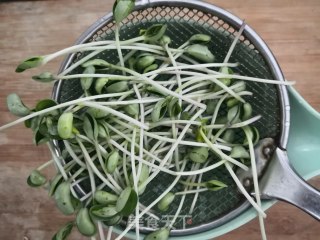 蟹柳黑豆芽汤的做法步骤：4