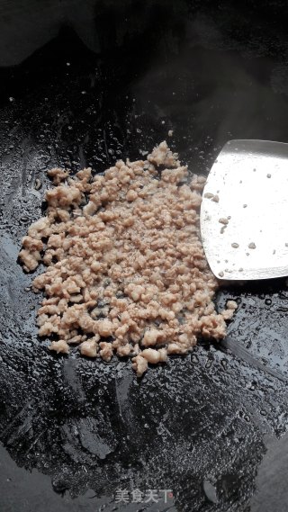 碎肉炒蒜薹的做法步骤：3