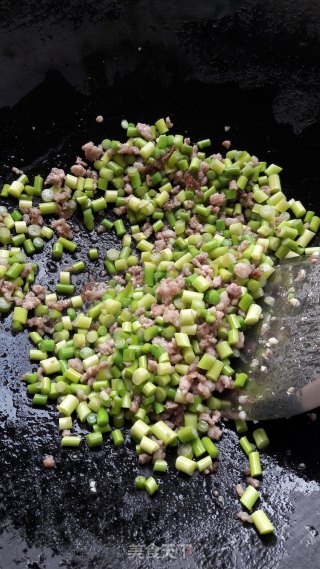 碎肉炒蒜薹的做法步骤：6