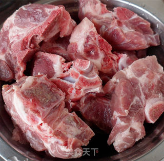 冬瓜猪骨汤的做法步骤：1