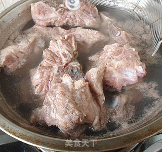 冬瓜猪骨汤的做法步骤：2