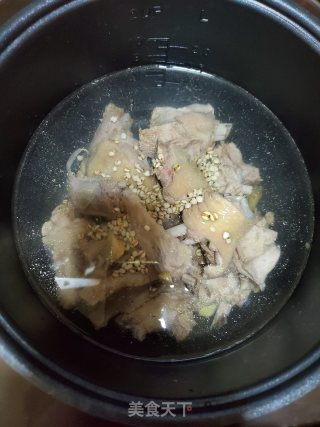 老鸭煲山药汤的做法步骤：4